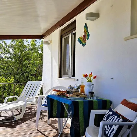 Prázdninový dům Tree House, With Ac, Wifi, Terrace, Privacy, Great View